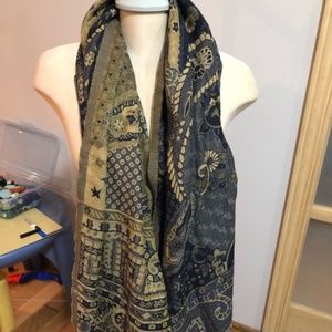 Black and yellow long scarf